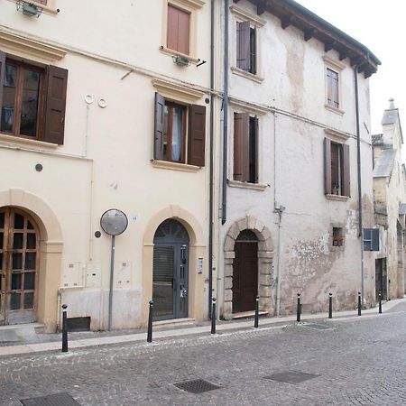Ai Piedi Del Castello / 4Pl / Apt. Full Verona Exterior foto