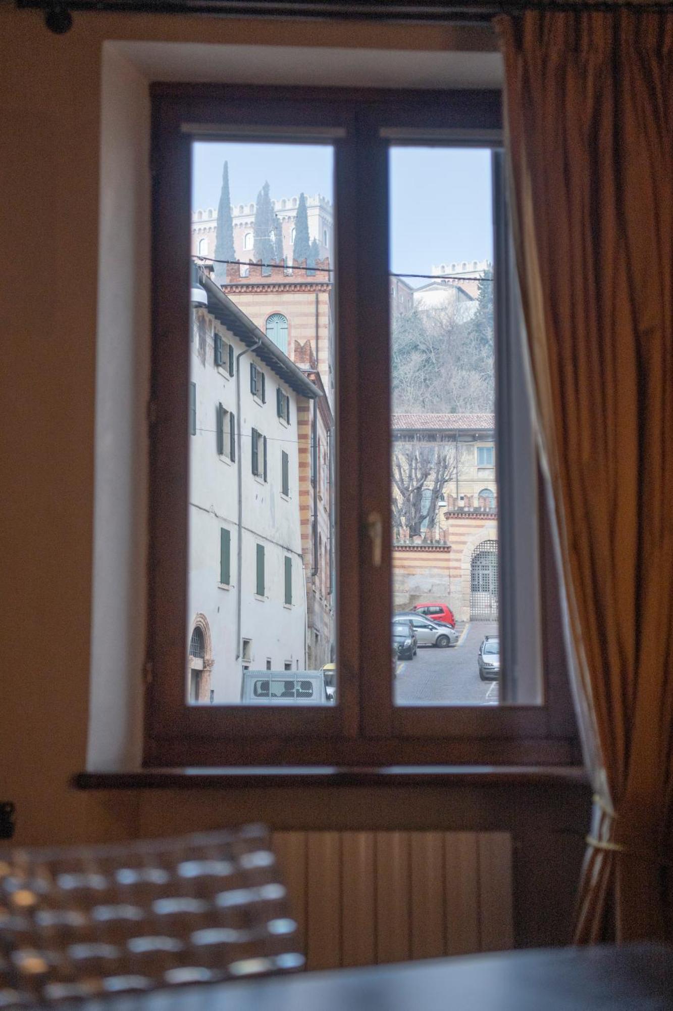 Ai Piedi Del Castello / 4Pl / Apt. Full Verona Exterior foto