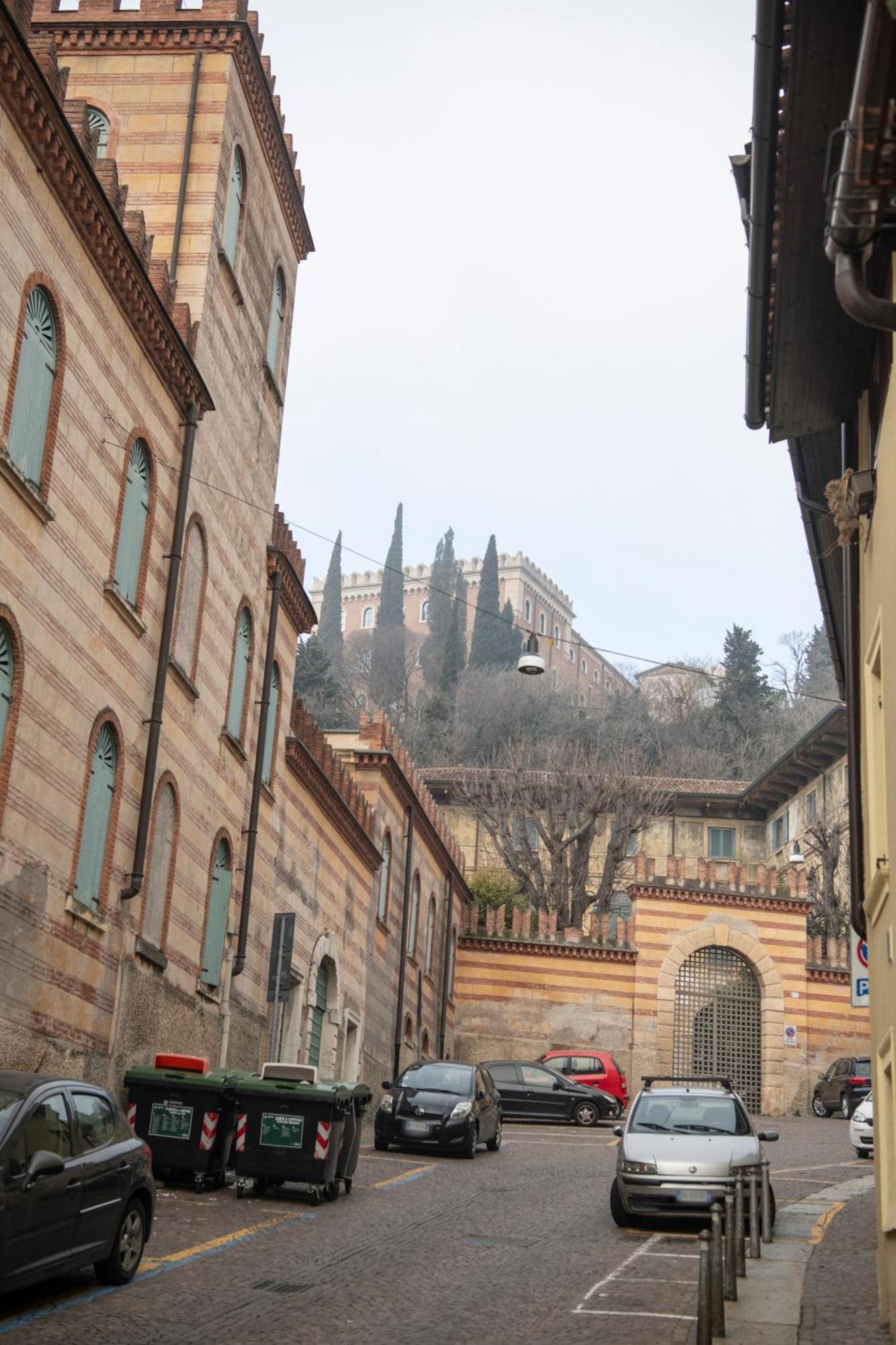 Ai Piedi Del Castello / 4Pl / Apt. Full Verona Exterior foto
